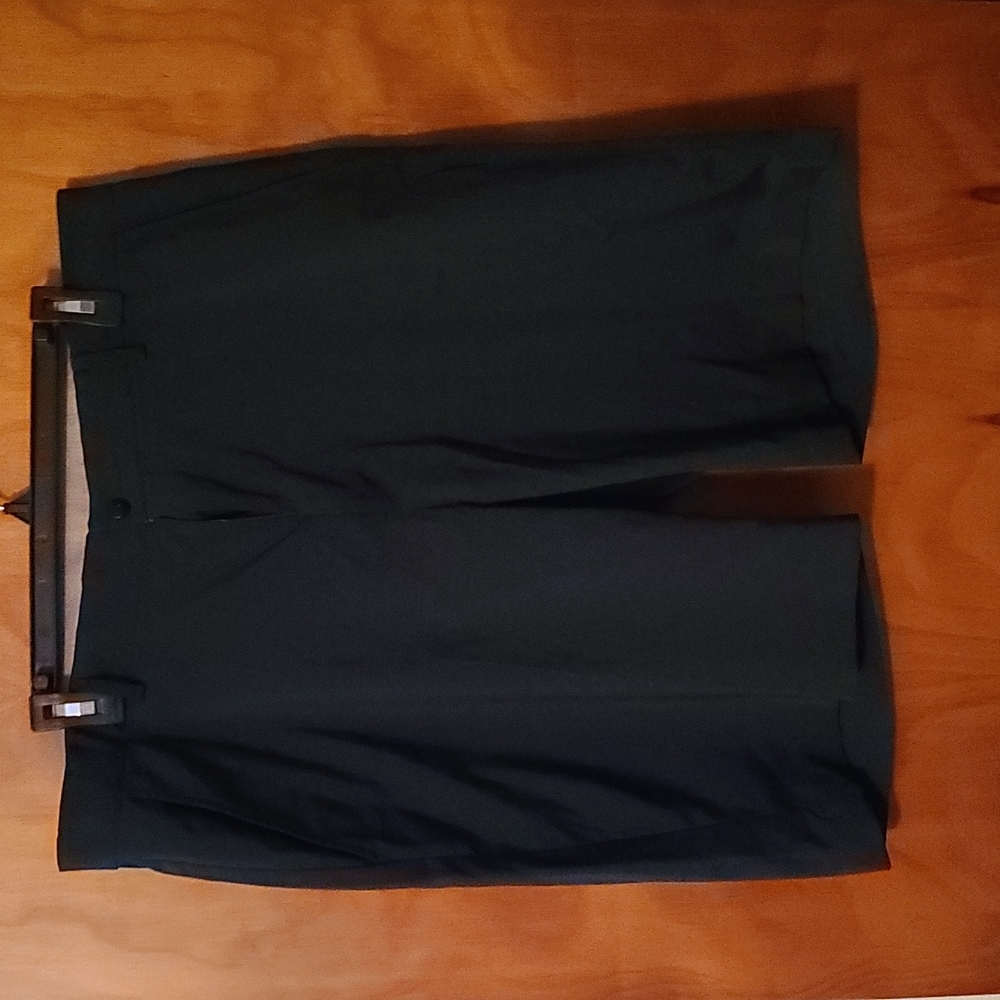 Men's black golf shorts. Greg Norman.  Size 38.